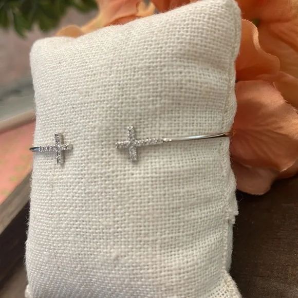 JBloom Silver cross Bracelet - Picture 2 of 4